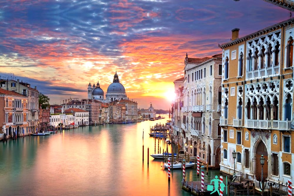 Cosas que debes hacer en Italia Paseo en góndola o vaporetto en Venecia