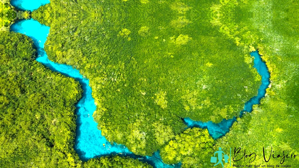 Vista aérea de Casa Cenote en Tulum, Quintana Roo, México - Snorkeling in Mexico