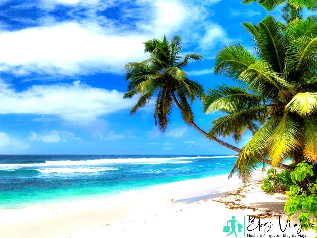 Hermosa playa para relajarse en vacaciones