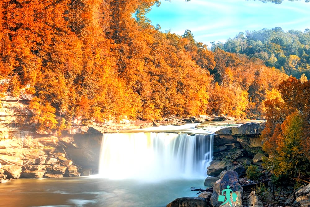 Cumberland Falls en el río Cumberland - Cumberland Falls State Resort Park, Kentucky