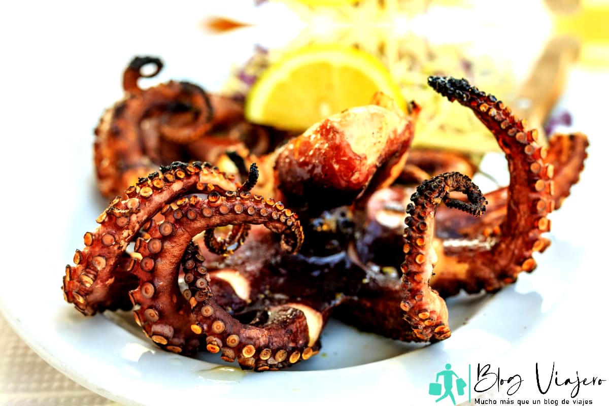 Pulpo a la plancha, plato tradicional mediterráneo