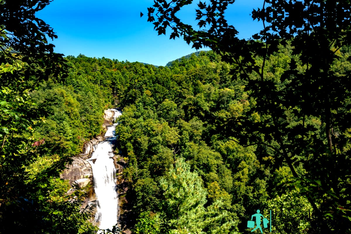 Lower Whitewater Falls, justo encima del lago Jocassee en Salem, Carolina del Sur.