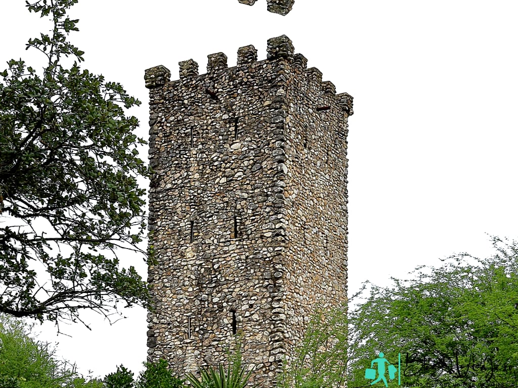 Antigua torre histórica en Comanche Lookout Park, San Antonio, Texas