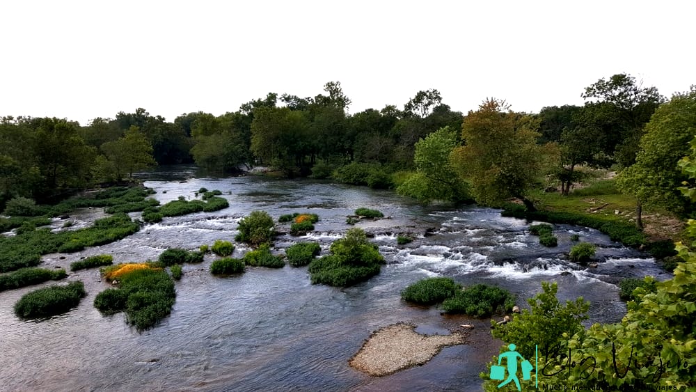 Vista aérea de Shoal Creek en Joplin MO - Cosas que hacer en Joplin MO el domingo