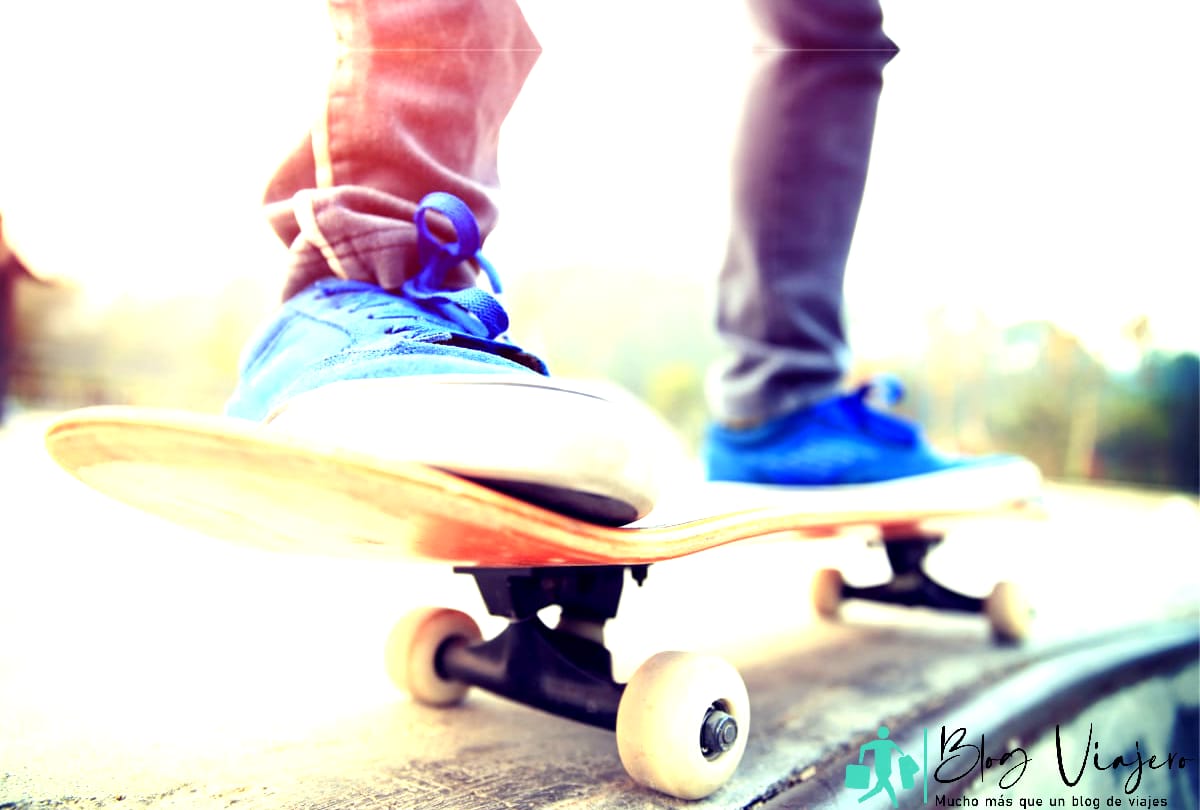 Skate Parks en Massachusetts - niño listo para patinar.