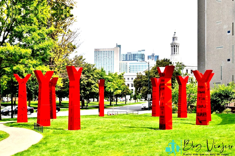 Cosas que hacer en Denver, Colorado |  Atracciones turísticas de Denver: el Museo de Arte de Denver (DAM), ubicado en el Centro Cívico, es famoso por su colección de arte nativo americano.  El edificio Hamilton fue diseñado por Libeskind.