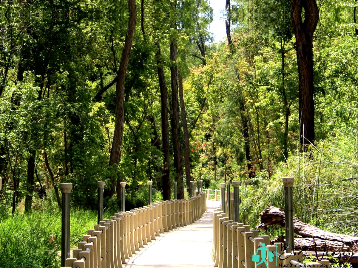 El paseo marítimo del lago Weatherford.