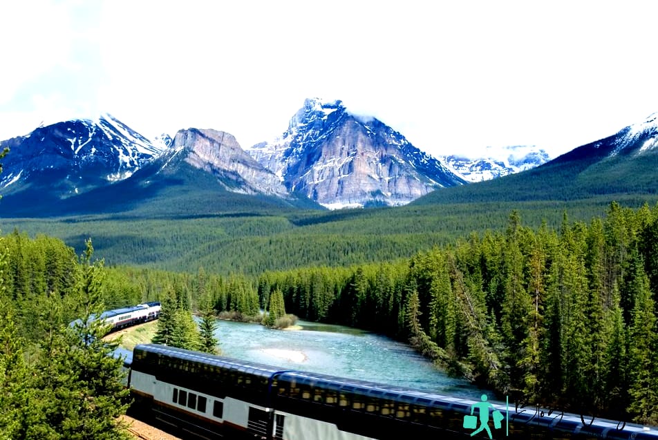 Tren en las Rocosas Canadienses