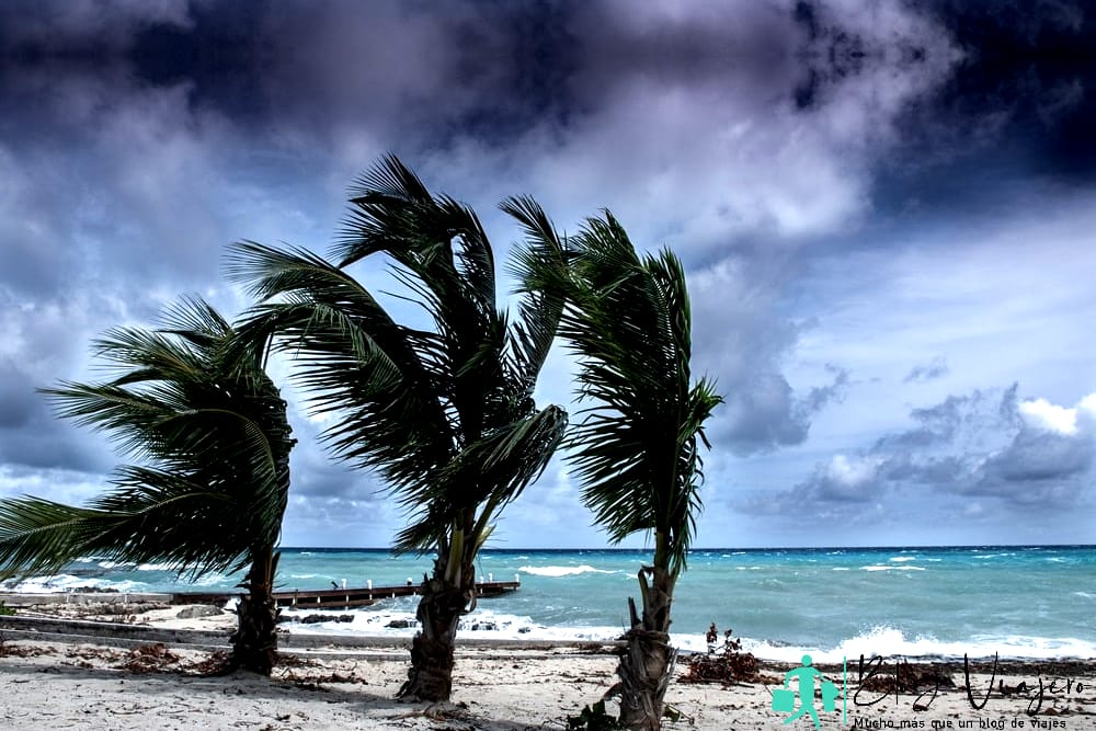 Antigua - Temporada de lluvias - Tormenta tropical azota la costa de las Islas Caimán.