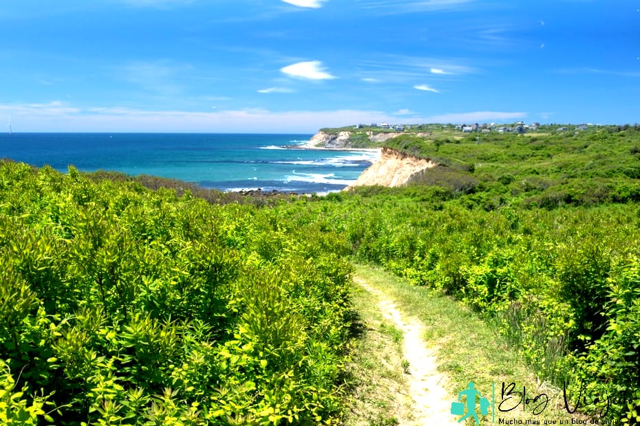 Sendero para caminar en Block Island, Rhode Island a principios del verano - Las mejores playas de Rhode Island