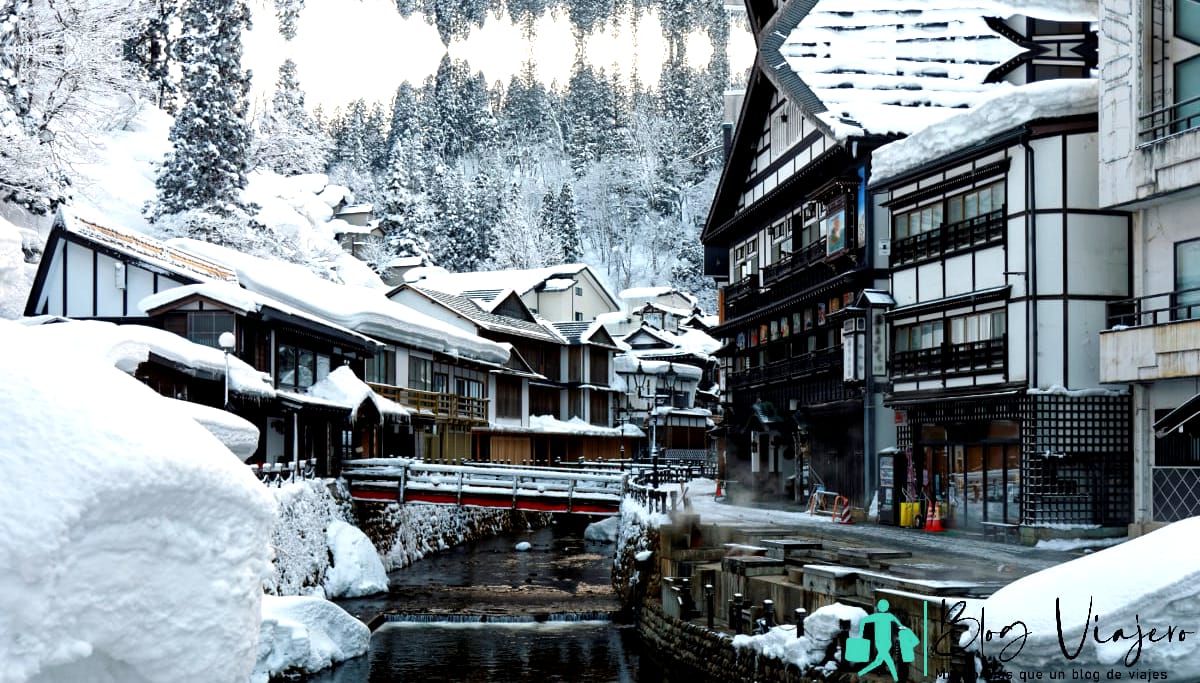 Paisaje invernal de Ginzan Onsen, una famosa ciudad japonesa de aguas termales en Obanazawa, Yamagata, Japón
