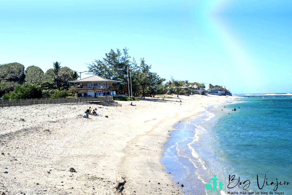 Playa de Saint Pierre junto al puerto marítimo - Playas de Isla Reunión